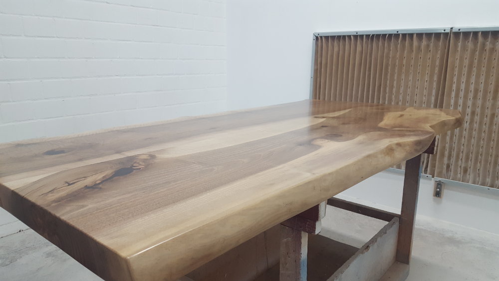 Tischplatte aus Nussbaum